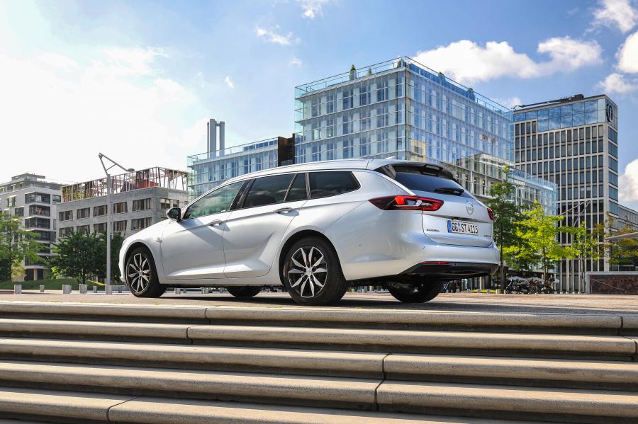 Opel Insignia Sports Tourer Turbo D 2017 года  (фото 24 из 40)